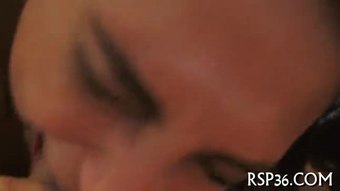 Seksi remaja mendapatkan krim