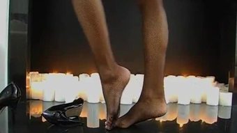 Teruja jalang menganjurkan seks kaki