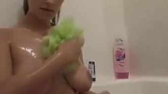 Asli amatur gadis di dalam bilik mandi