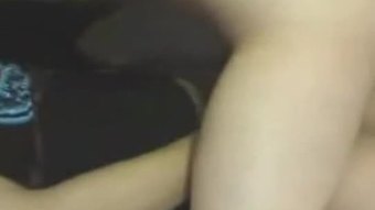 Sedikit emo semakin menyeronokkan pada keras melekat