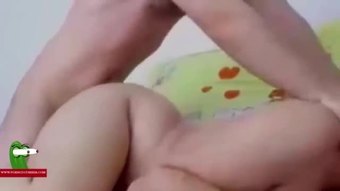 Fucking pamela di tempat tidur merah jambu. san332
