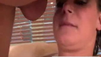 Cutie jeny bayi berpakaian dan fuck