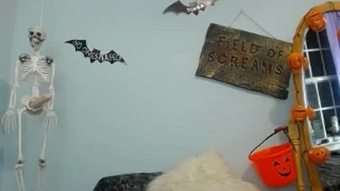 Buah dada semulajadi si membuat nya menunjukkan halloween
