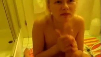 Polska zona robi loda w kiblu, percuma amatur video porno 08