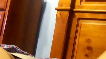 Mantan saya harus menempatkan dia di luar sana...