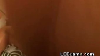 Remaja mengisar hidup webcam