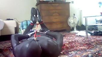 Diri perhambaan dalam zentai