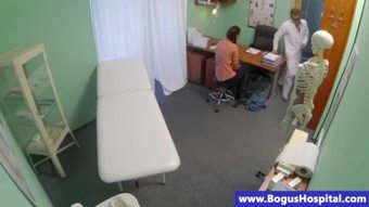 Seksi pesakit fingerfucked oleh beliau doktor