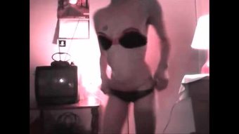 Sedikit 4ft 11in twerking putih gadis dengan super ketat pussy