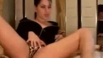 Hotchick bermain pada webcam