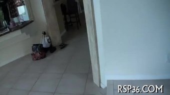 Remaja mengerang dengan kegembiraan fucking