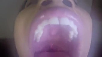 Perempuan hitam raksasa wanita lollipop vore