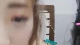 Kecil rambut pendek Cina camgirl tunggangan dia bf