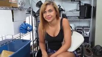 Lazat chick kimberlee mendapat memegang oleh bos