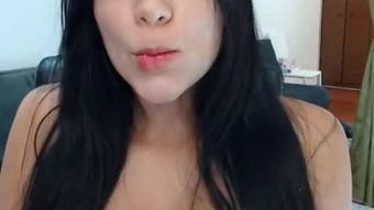 Buah dada besar si berbual indah