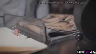 Mick taksub dalam terhantuk dubur
