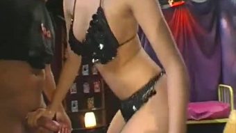 Kumpulan kencing di lusty cutie