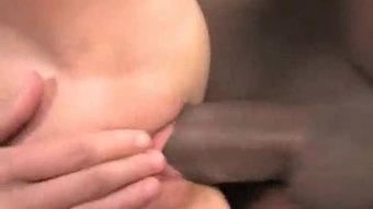 Anak perempuan mendapat hitam-fucked
