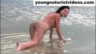 Seksi bogel gadis pantai pemotretan