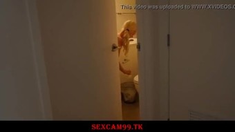 Itty bitty langkah-sis disogok dan fucked