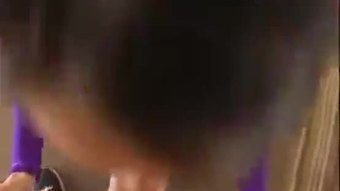 Tori hitam pelacur menghisap penis