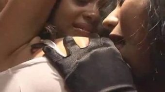 Hitam dan Asia Lesbian