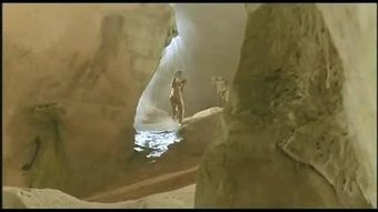 Phoebe cates syurga mandi air terjun telanjang bogel