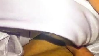 Melancap dengan pakaian sutera