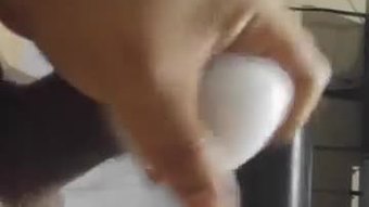 Latino menyentak off dengan tenga telur