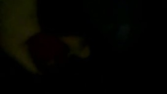 Lelaki bertopeng melancap-melancap pertama di cam (kualiti buruk)