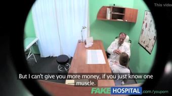 Doktor fucks perawatnya