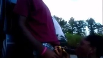 Anak perempuan remaja penisku di luar dengan kereta