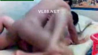 Remaja VN lam tinh tai nha