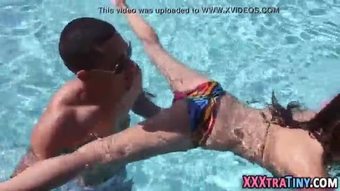 Kecil hottie mendapat wajah