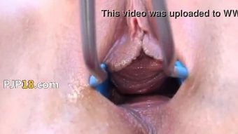 Cantik dildo dan pantat jarang sangat keras