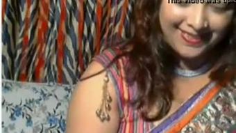 Horny desi bibi di depan webcam