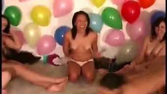 Berani remaja licks pussy