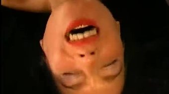 Babe would& # 039; t berhenti memberi deepthroating sehingga dia mendapat cumshot