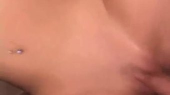 Hottie bintang porno memerlukan lebih daripada satu
