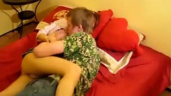 Kotor pelacur mencapai satu terang orgasme demi satu Selama seks