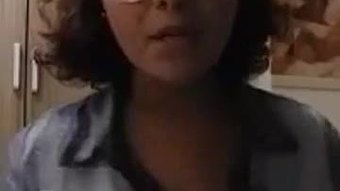 Gadis mengajar certnho bagaimana untuk membuat satu lagi cum