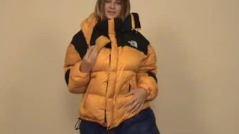 Brittany lynn cuba pada bengkak jaket dan Seluar