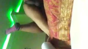 Menggali jauh di dalam vagina itu