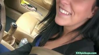 Awam pickup-euro seksi gadis menghisap cock untuk tunai dalam awam 09