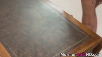 Kurus kering remaja Mormon menggosoknya