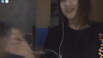 Periscope kanak-kanak perempuan mencium 11