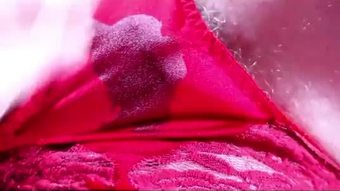 Kencing merah seperti sutera celana