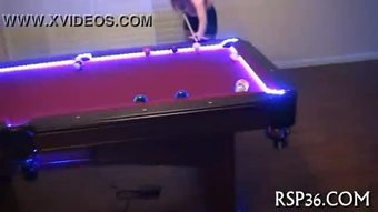 Empat nubiles di satu sofa