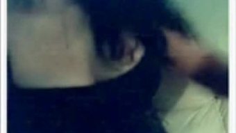 Arab webcam muda menunjukkan