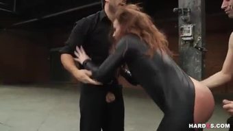 Cutie mendapat asshole beliau ravished dalam mmf bertiga